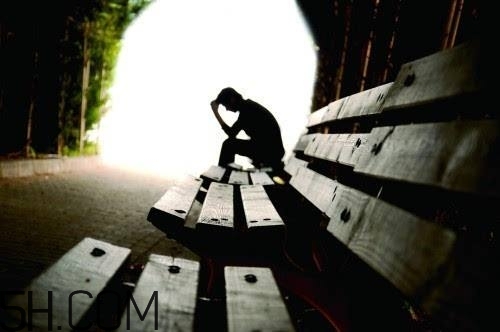 焦慮癥和抑郁癥哪種更嚴(yán)重？焦慮癥和抑郁癥的區(qū)別有哪些？