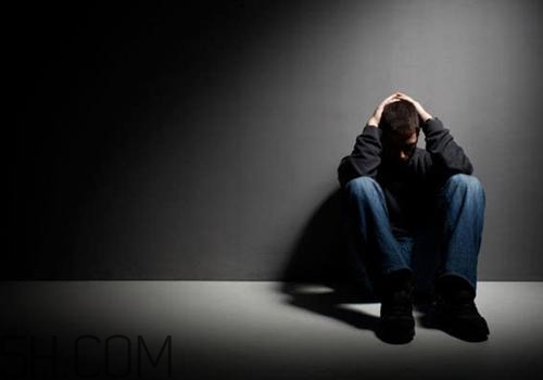焦慮癥患者為什么一到晚上就焦慮得厲害？焦慮癥嚴(yán)重了會怎么樣？