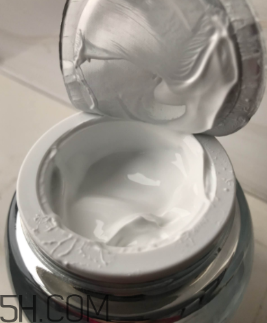 歐詩漫珍珠水光素顏霜油不油？歐詩漫珍珠素顏霜適合膚質(zhì)