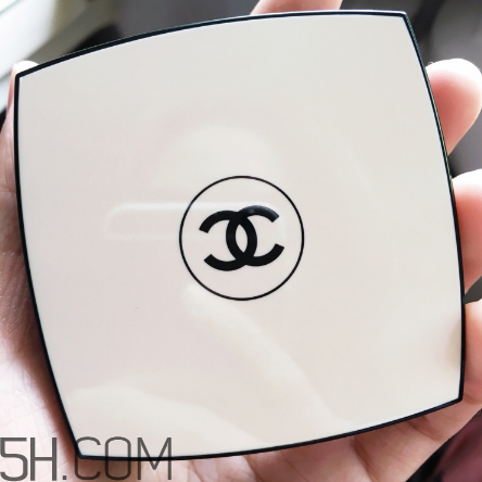 chanel氣墊水粉底好用嗎？香奈兒氣墊水粉底使用感受