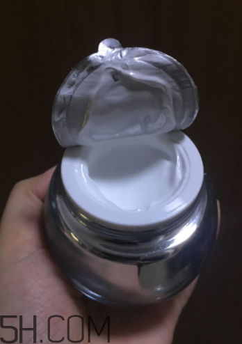 歐詩(shī)漫珍珠水光素顏霜含激素嗎？歐詩(shī)漫珍珠素顏霜刺激嗎