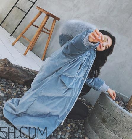 羽絨服面料錦綸和聚酯纖維哪個好？羽絨服軟的好還是硬的好？