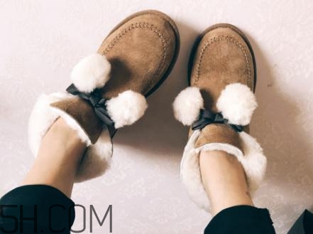 ugg雪地靴要穿襪子嗎？ugg是光腳穿嗎？