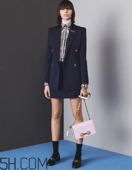 versace2018早秋服裝系列好看嗎_有哪些款式？