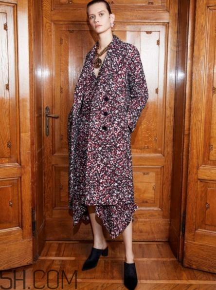 roberto cavalli2018早秋服裝系列好看嗎_有哪些款式？