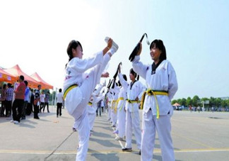 女生學空手道好還是跆拳道好？女生學哪種防身術好？