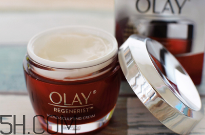 olay大紅瓶面霜適合白天用嗎？能見光嗎？