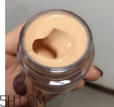 Olay素顏眼霜油不油？適合什么膚質(zhì)？