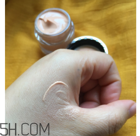 Olay素顏眼霜油不油？適合什么膚質(zhì)？