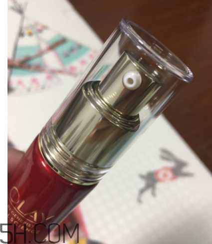 Olay小臉精華露是乳液嗎？用在哪一個(gè)步驟？