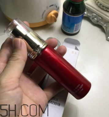 Olay小臉精華露適合什么季節(jié)用？什么膚質(zhì)？