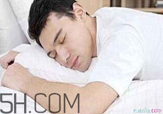 男人趴著睡對身體的危害有哪些？男人趴著睡有哪些危害？