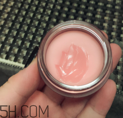蘭芝夜間唇膜每次敷多厚？每次用多少？