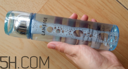 蘭芝水衡精華水油不油？適合油皮嗎？