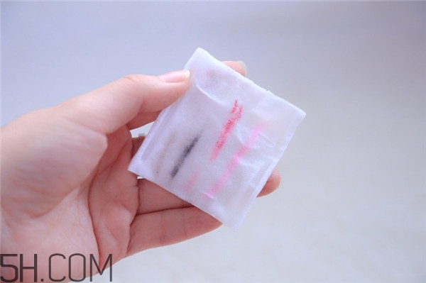 卸妝水對(duì)皮膚有傷害嗎？歐萊雅三合一卸妝水使用測評(píng)