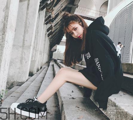 黑色衣服被漂白水弄壞怎么復(fù)原？黑色衣服被84燒黃了怎么辦？