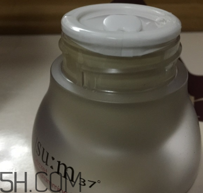 sum37魔法眼霜油不油？油皮能用嗎？