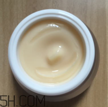 sum37魔法眼霜油不油？油皮能用嗎？