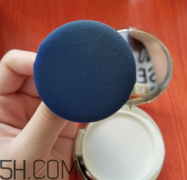 sum37空氣感氣墊霜浮粉嗎？適合油皮嗎？