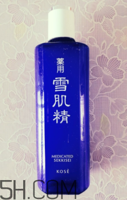 雪肌精化妝水適合干皮嗎？適合痘肌嗎？