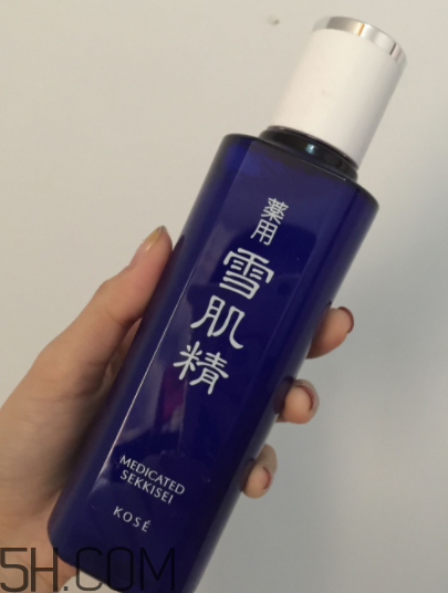 雪肌精化妝水盈潤型適合油皮嗎？適合夏季嗎？