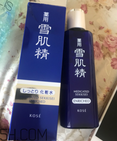 雪肌精化妝水盈潤型是清潔水嗎？能美白嗎？
