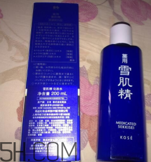 雪肌精化妝水盈潤型是清潔水嗎？能美白嗎？