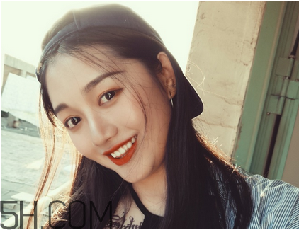 中午睡覺要卸妝嗎？怎么避免帶妝睡覺的危害？