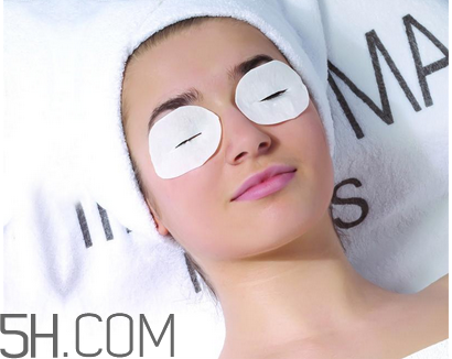 化妝棉和卸妝棉哪個(gè)好用？適宜油性皮膚的卸妝產(chǎn)品推薦