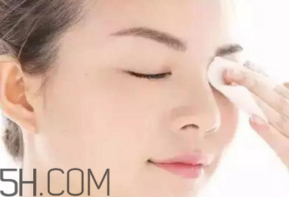 什么時候適合用卸妝油？洗臉撲可以卸妝么？