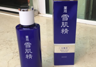 雪肌精化妝水盈潤型成分是什么？會(huì)使皮膚變薄嗎？