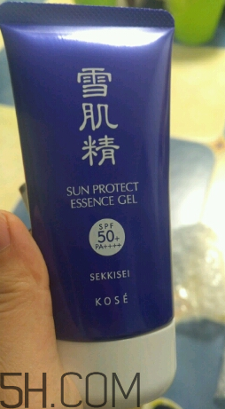 雪肌精防曬啫喱是化學(xué)防曬嗎？有刺激嗎？