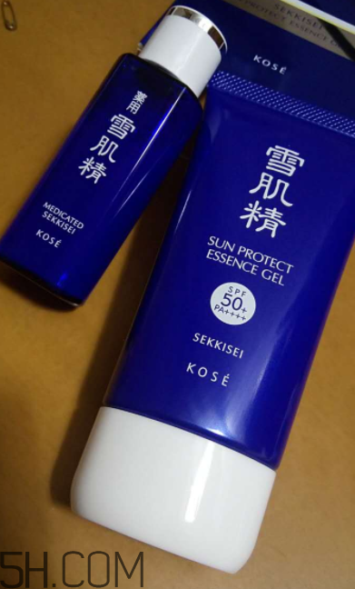 雪肌精防曬啫喱是化學(xué)防曬嗎？有刺激嗎？