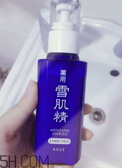 雪肌精盈潤乳液適合油皮嗎？適合夏季嗎？