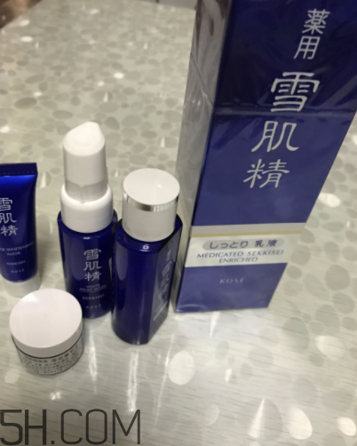 雪肌精盈潤乳液適合油皮嗎？適合夏季嗎？
