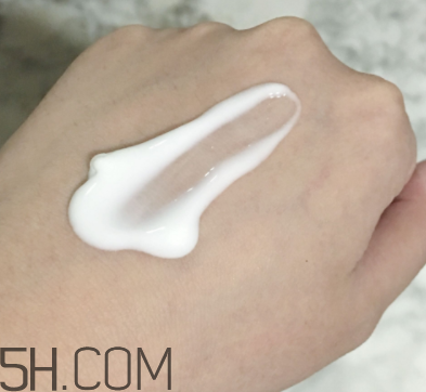 雪肌精盈潤乳液含藥物成分嗎？安全嗎？