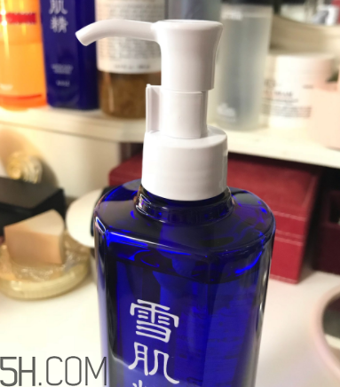 雪肌精卸妝油糊眼睛嗎？雪肌精卸妝油悶痘嗎？