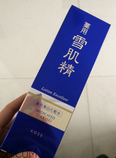 雪肌精優(yōu)純菁華水是爽膚水嗎？有什么功效？
