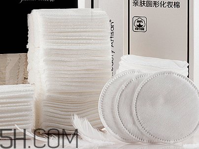 化妝棉卸妝時候要打濕嗎？使用化妝棉卸妝要注意什么？