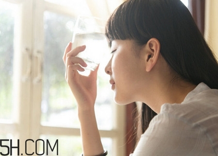 女性初潮一般多少歲？女性初潮年齡如何預(yù)測？