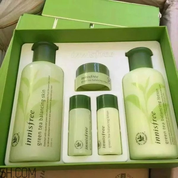 悅詩風(fēng)吟哪個(gè)系列適合干性肌膚？冬天用乳液還是霜？