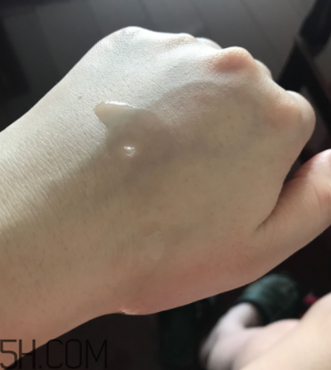 片仔癀珍珠亮膚水適合油皮嗎？適合夏季嗎？