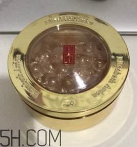 伊麗莎白雅頓眼部精華液油不油？長脂肪粒嗎？