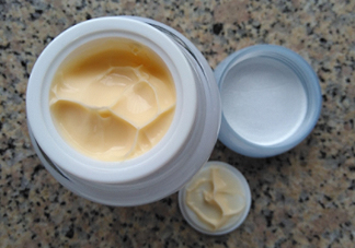 片仔癀珍珠膏白天能用嗎？會(huì)不會(huì)變黑？