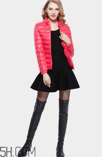 女裝羽絨服怎么保養(yǎng)？輕薄羽絨服怎么搭配？
