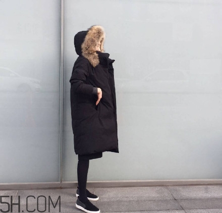 羽絨服怎么穿不顯胖？冬季好看的女裝羽絨服時(shí)尚搭配