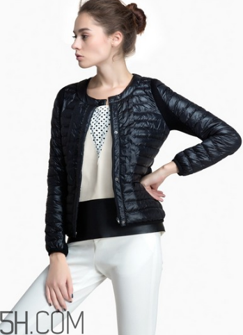 女裝羽絨服怎么保養(yǎng)？輕薄羽絨服怎么搭配？