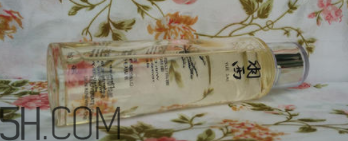 羽西蟲草新肌水有什么功效？適合什么膚質(zhì)？