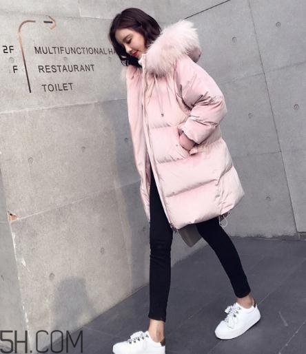 粉色羽絨服配什么鞋子？粉色羽絨服搭配鞋子圖片