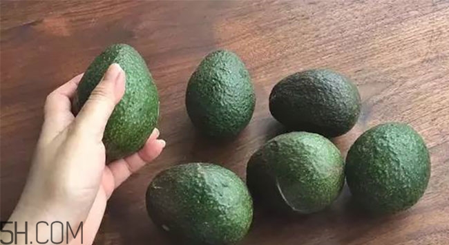 牛油果和牛奶可以一起吃嗎？牛油果和牛奶可以榨汁嗎？